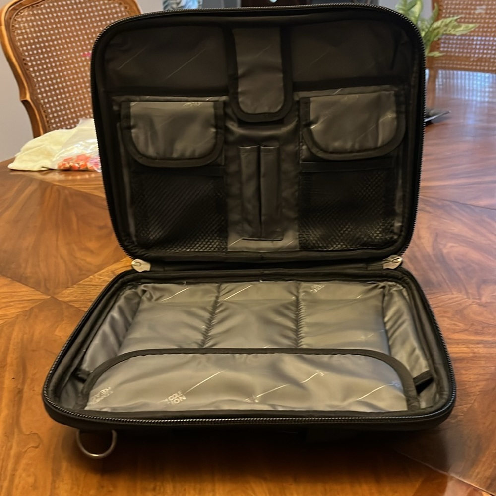 Kenneth Cole Reaction hard case - Picture 3 of 8
